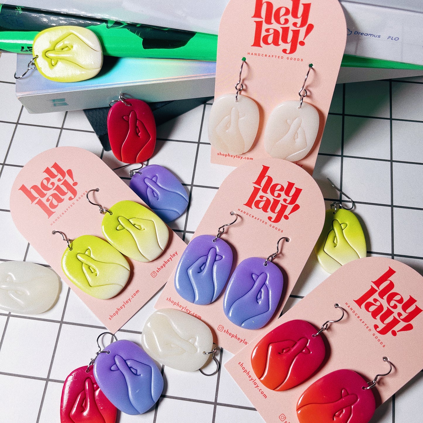 Gradient Finger Heart Earrings 🫰