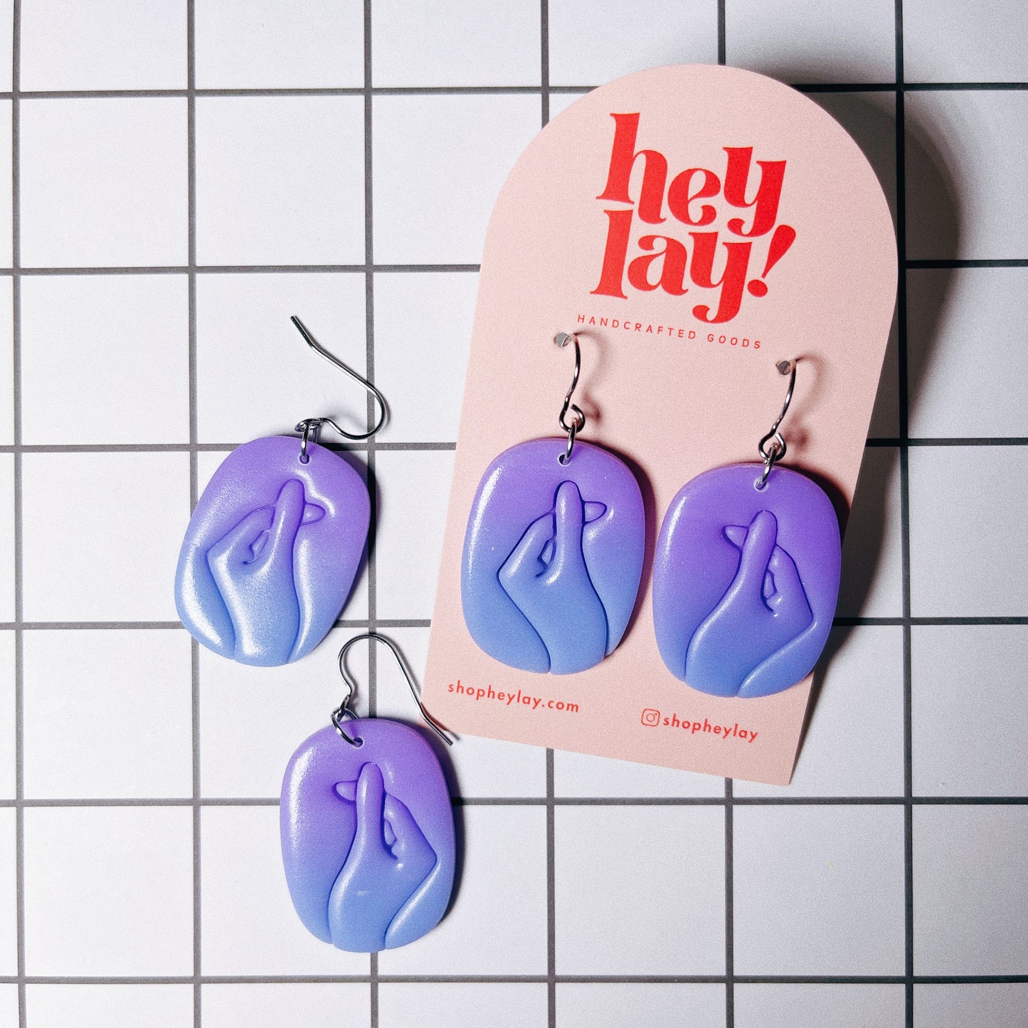 Gradient Finger Heart Earrings 🫰