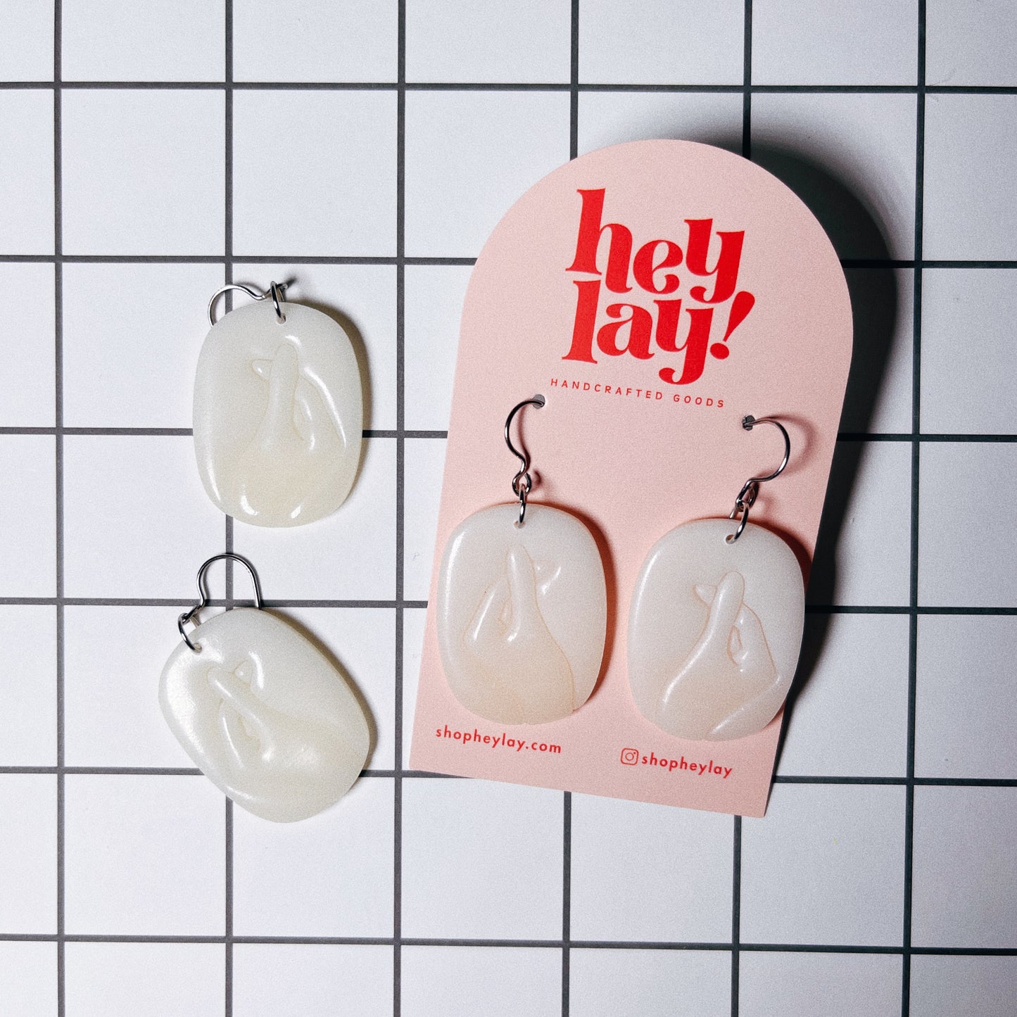 Gradient Finger Heart Earrings 🫰