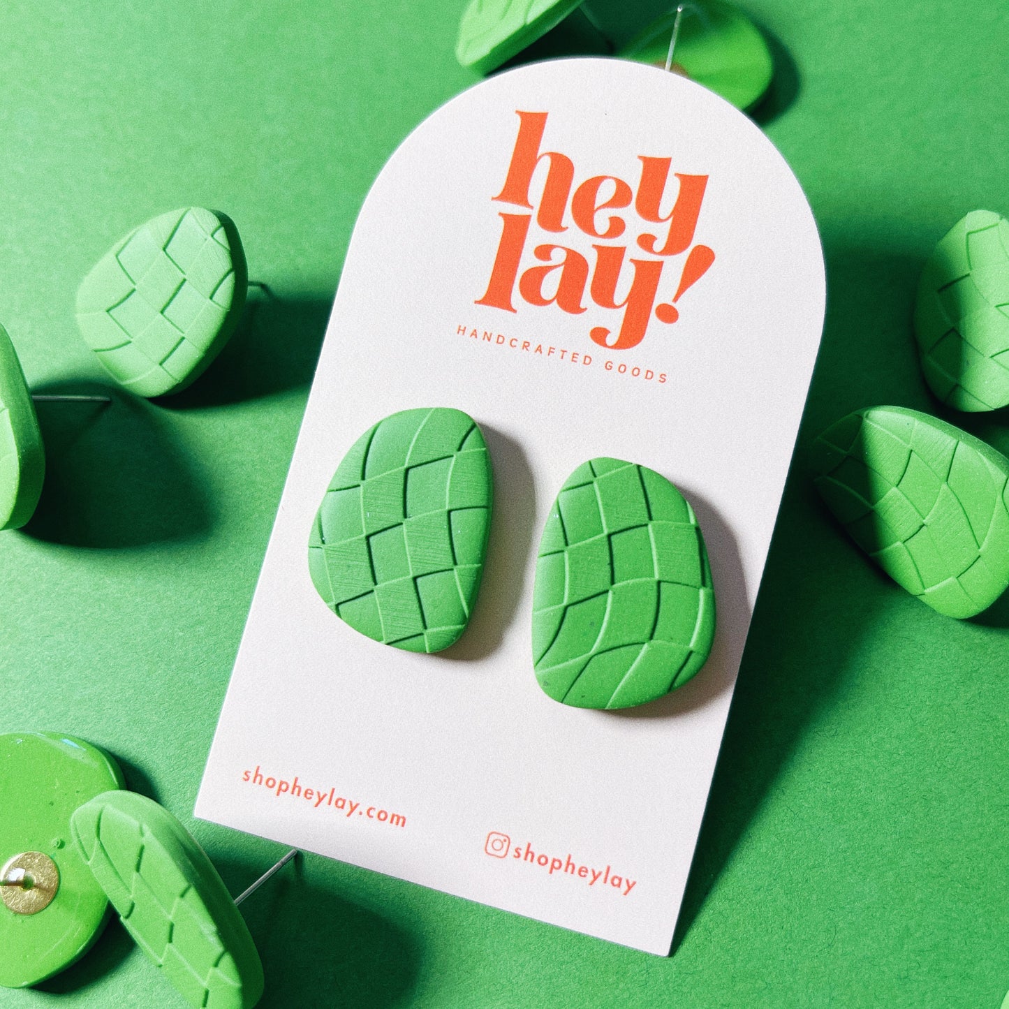 Avocado Wavy Checkered Embossed Studs