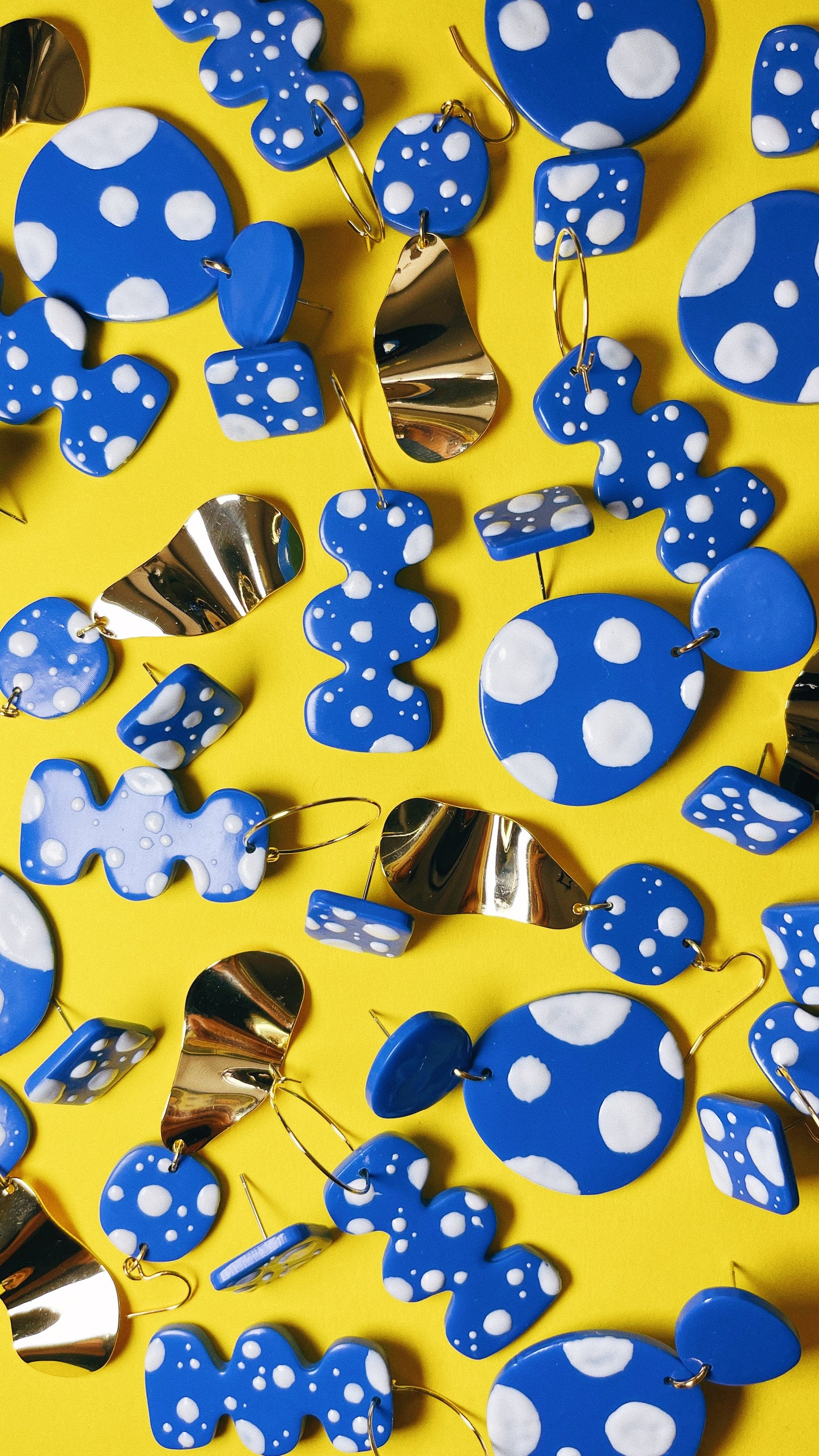 Blue/White Dot Egg-shaped Earrings