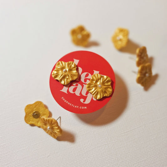 Hammered Gold Flower Stud